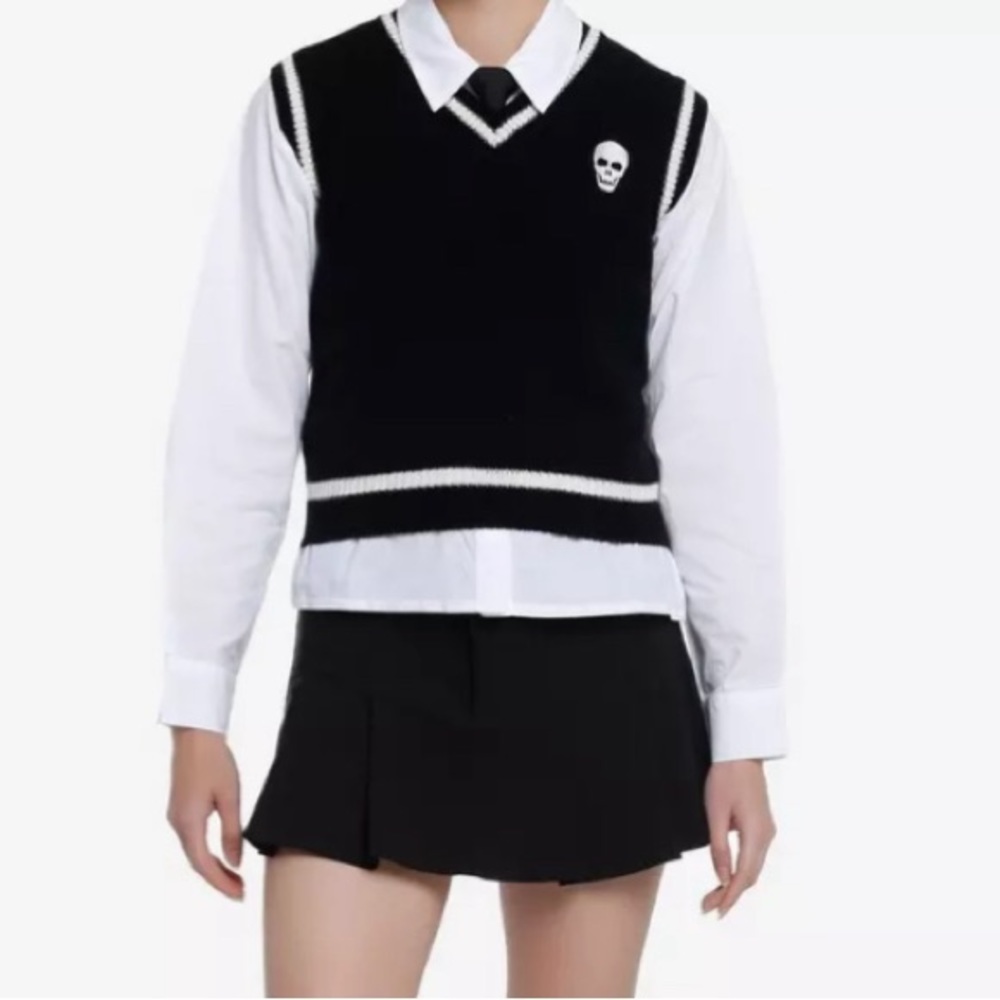 Hot Topic Embroidered Skull Girls Preppy Sweater Vest  Size S Dark Academia Goth